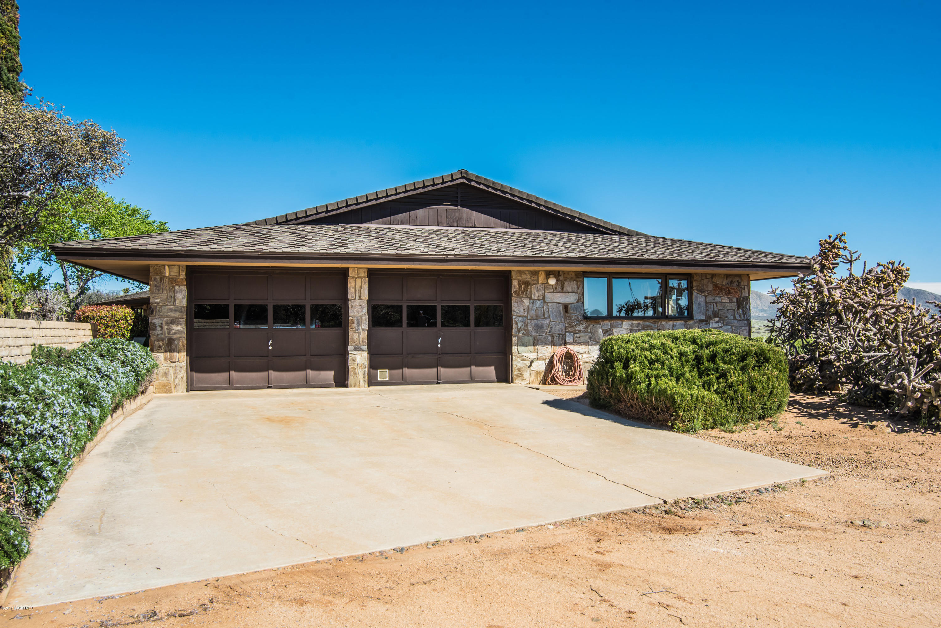 17900 Med Bar Road Dewey, AZ 86327 - Photo 10 of 95 Side of Home (3)