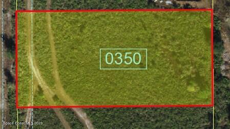 a sign that is sitting on a wooden fence