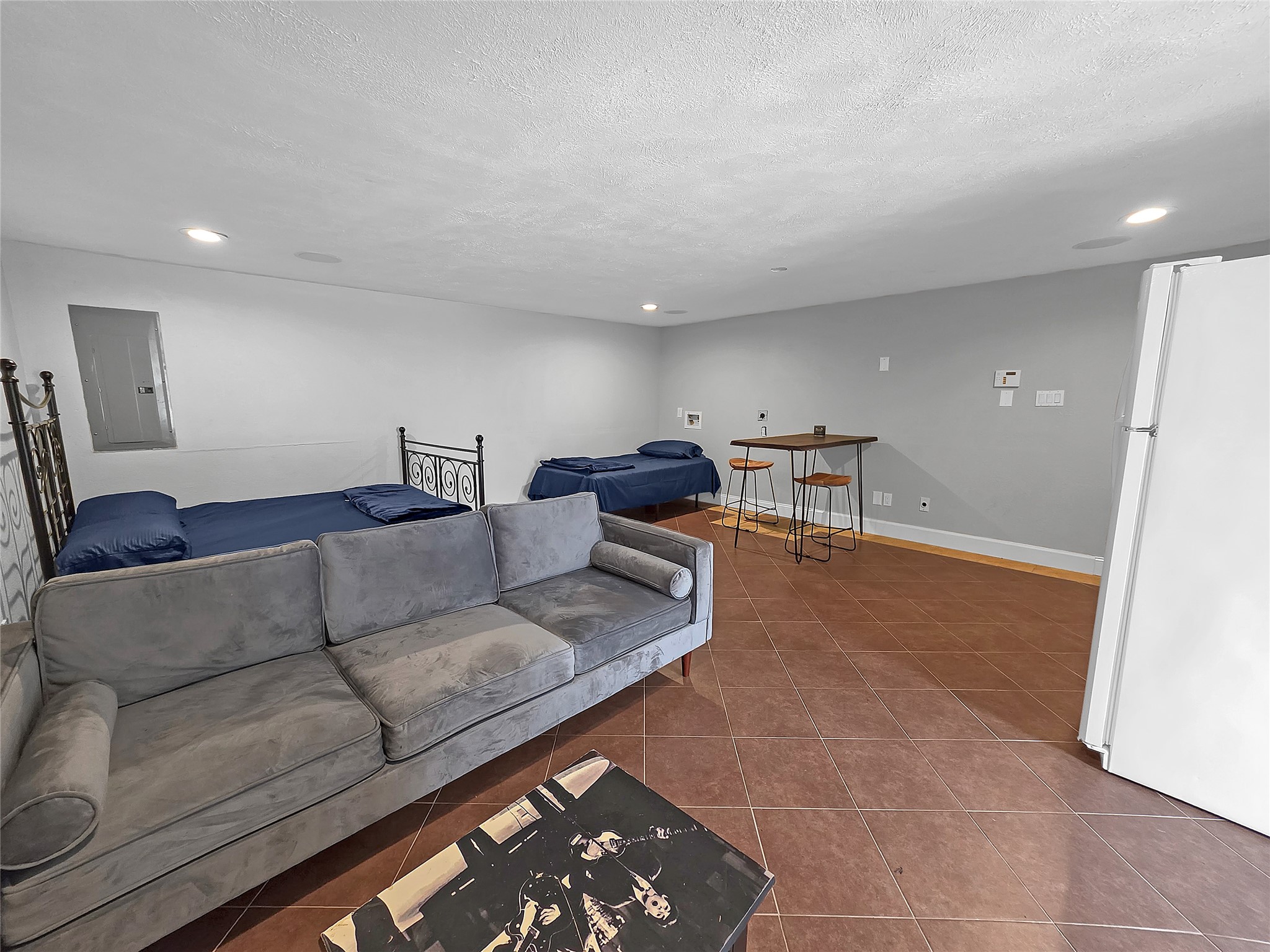 7013 Hemlock Street Houston, TX 77087 - Photo 7 of 8 furniture available for extra $100 in rent