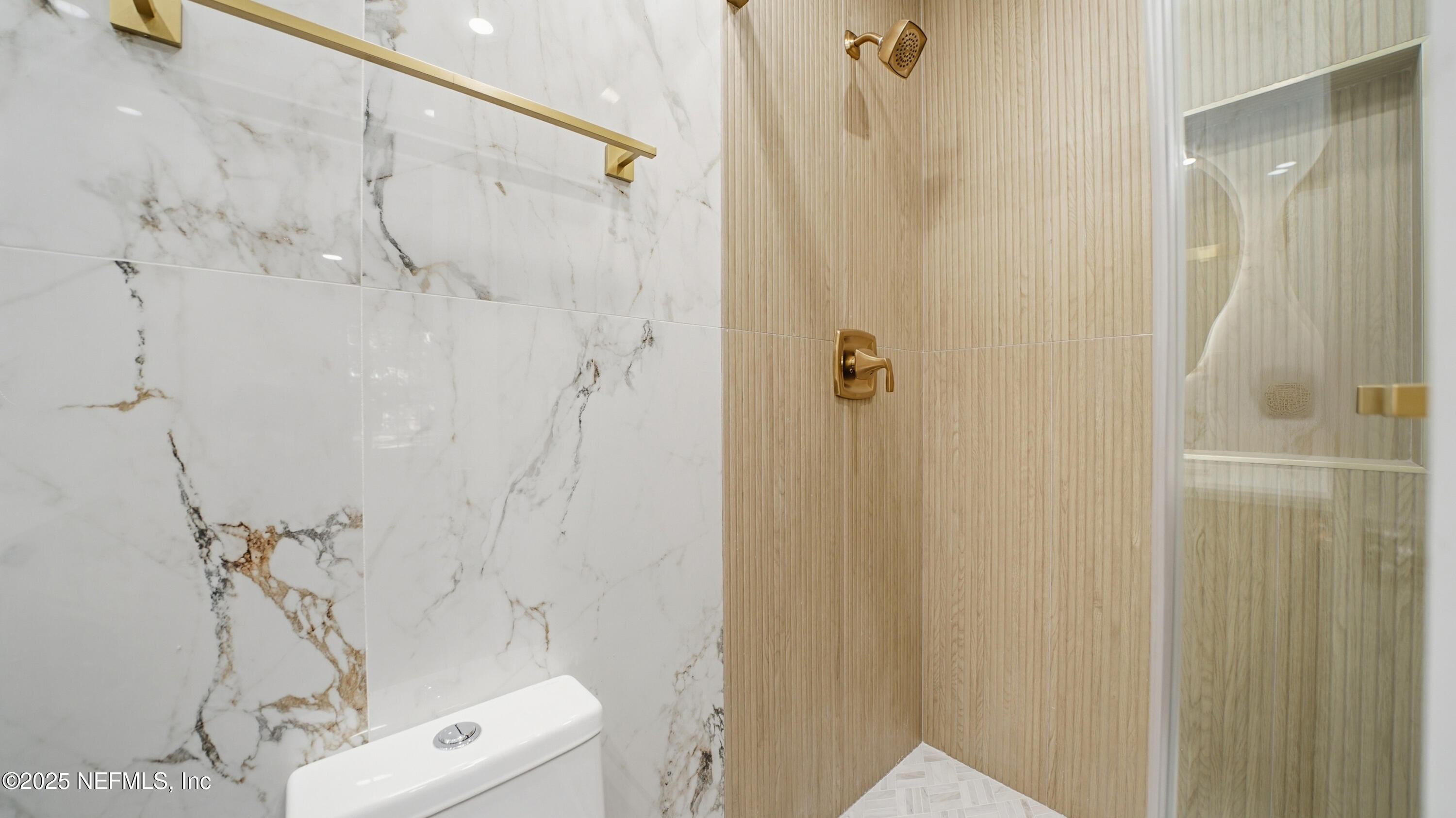 3217 Turtle Creek Road St. Augustine, FL 32086 - Photo 24 of 57 a bathroom with a shower and a tub