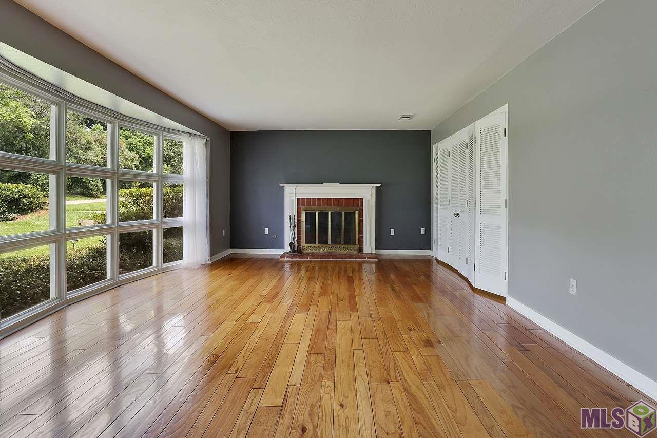 4560 Bennett Drive Baton Rouge, LA 70808 - Photo 3 of 20 Living Room