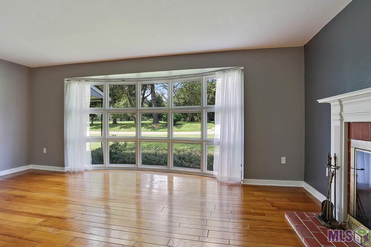 4560 Bennett Drive Baton Rouge, LA 70808 - Photo 4 of 20 Living Room