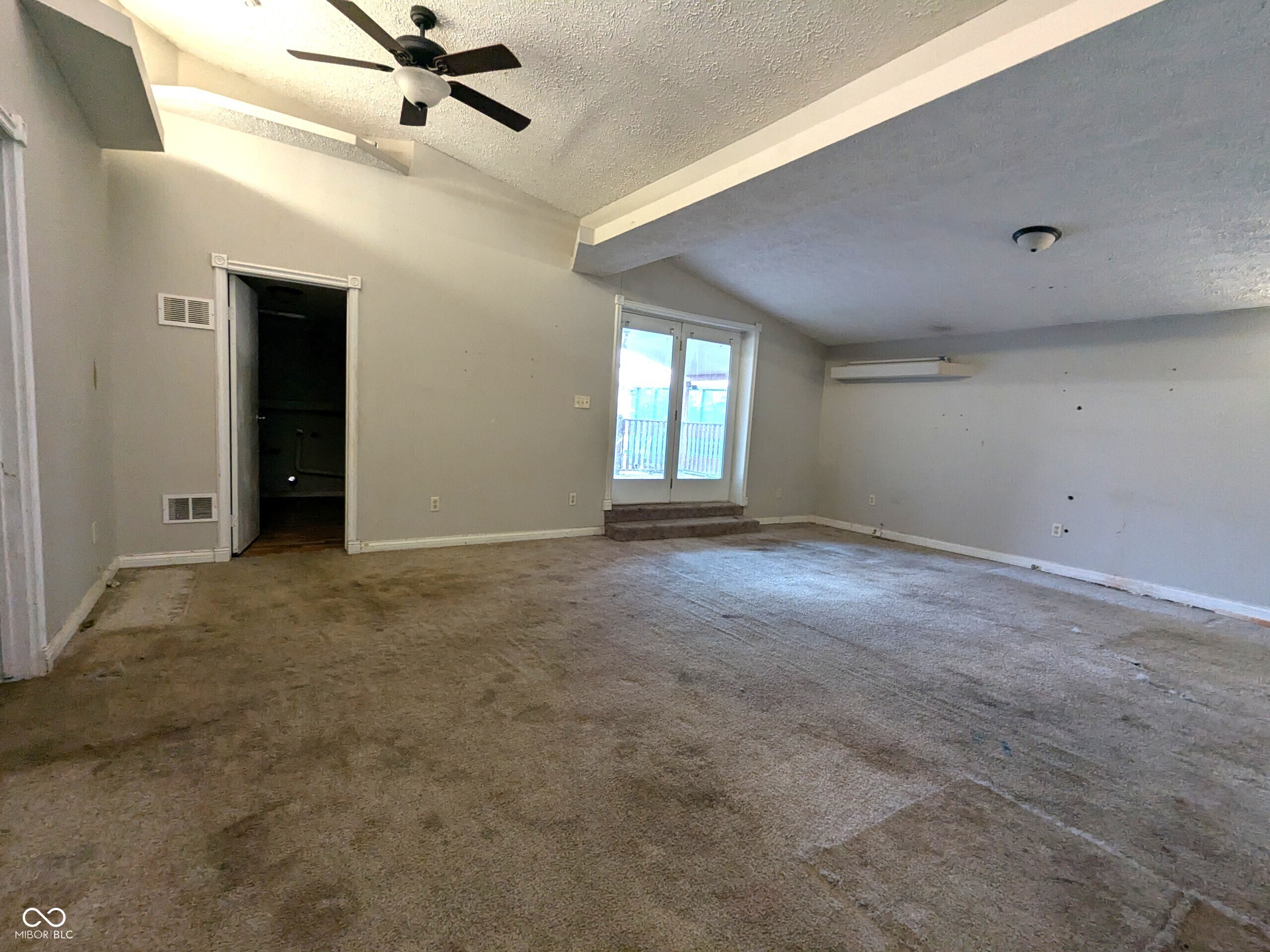 8249 Lake Road Indianapolis, IN 46217 - Photo 10 of 15 Gallery Image 10