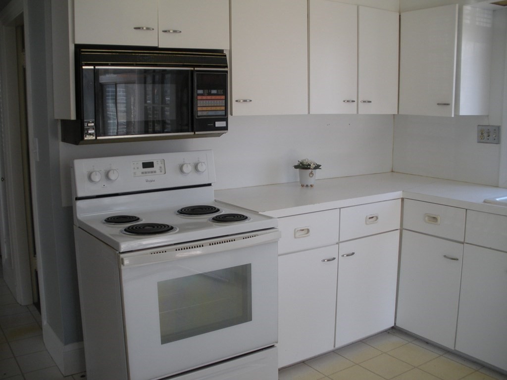 93 Packard Road Stoughton, MA 02072 - Photo 4 of 19 Gallery Image 4