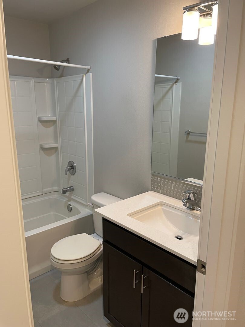 19313 35th Drive Southeast, Unit D Bothell, WA 98012 - Photo 14 of 22