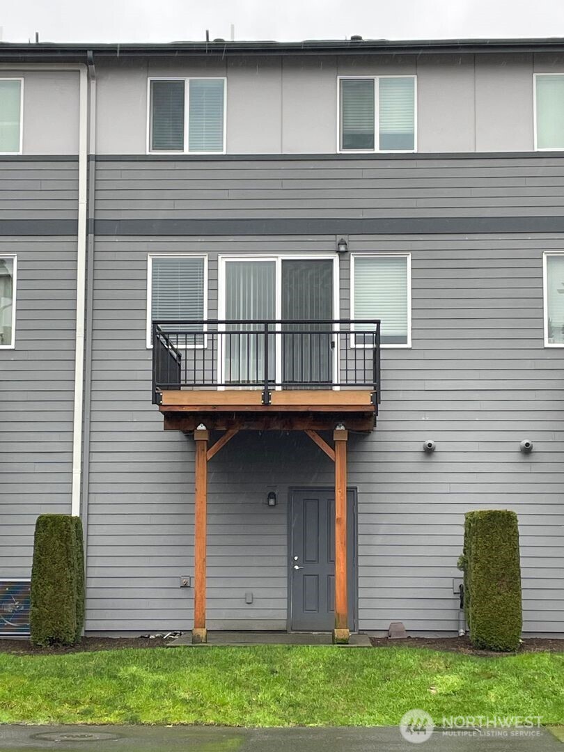 19313 35th Drive Southeast, Unit D Bothell, WA 98012 - Photo 2 of 22