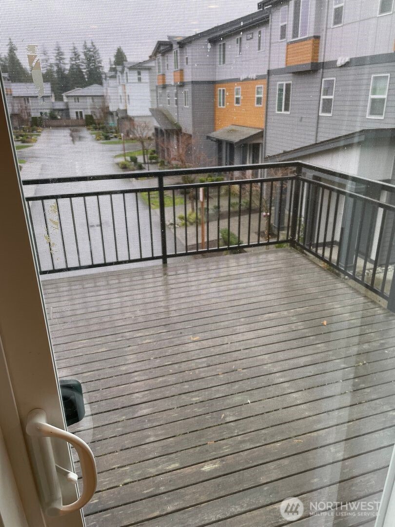 19313 35th Drive Southeast, Unit D Bothell, WA 98012 - Photo 4 of 22