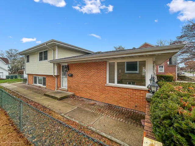 $475,000 | 8311 North Olcott Avenue, Niles, IL 60714