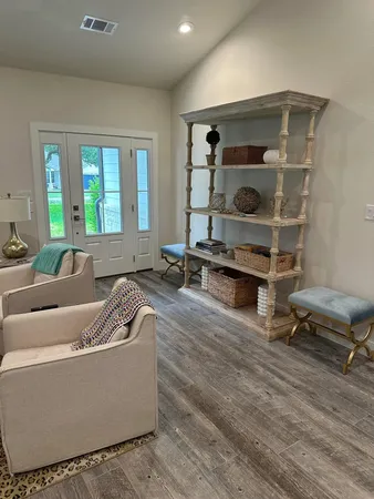 $2,600 | 315 Bluebird Circle, Highland Haven, TX 78654