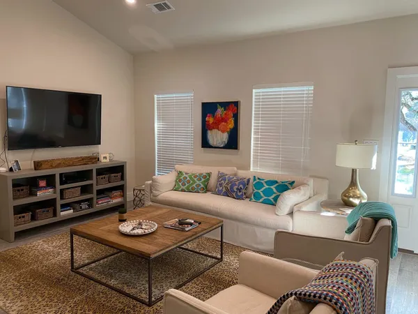 $2,600 | 315 Bluebird Circle, Highland Haven, TX 78654