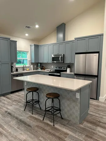 $2,600 | 315 Bluebird Circle, Highland Haven, TX 78654