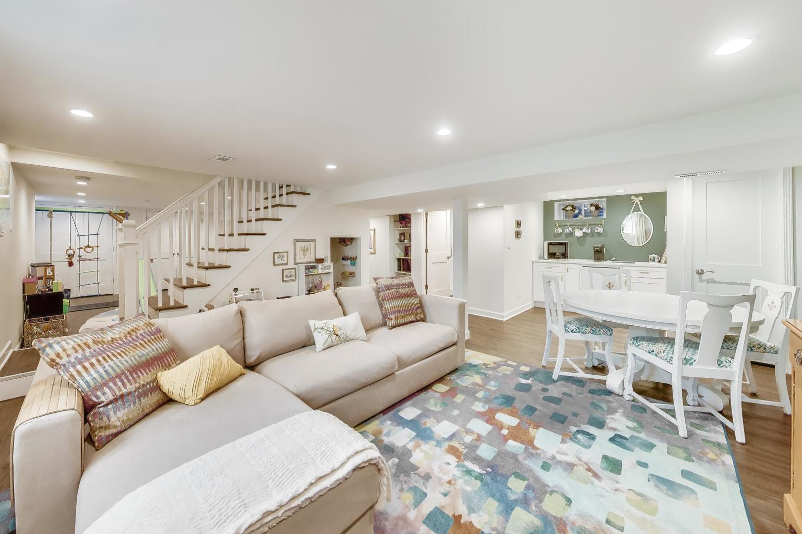 202 Chester Avenue Park Ridge, IL 60068 - Photo 27 of 35