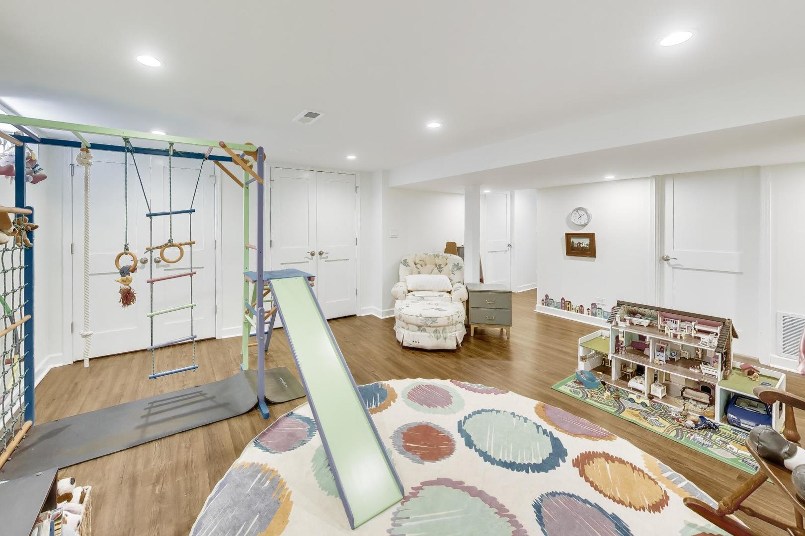 202 Chester Avenue Park Ridge, IL 60068 - Photo 29 of 35