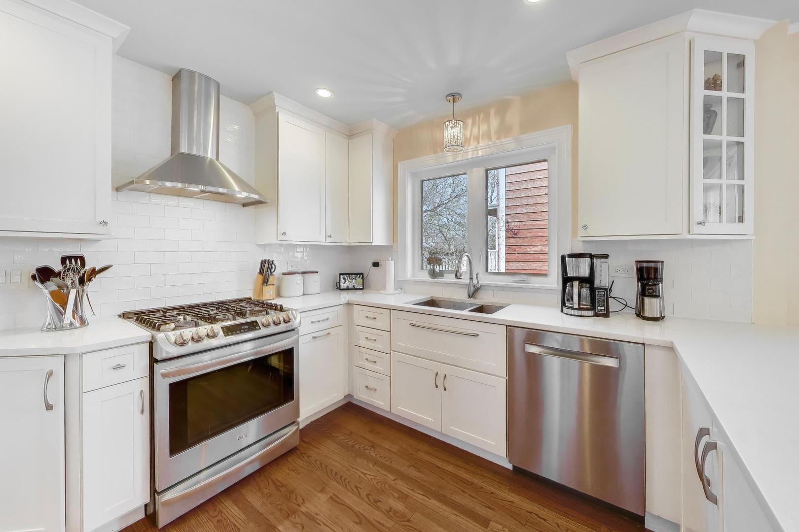 202 Chester Avenue Park Ridge, IL 60068 - Photo 8 of 35