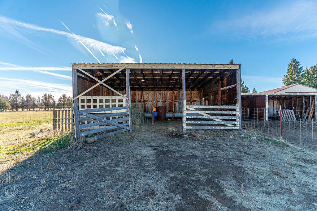 62660 Erickson Road Bend, OR 97701 - Photo 26 of 31 28