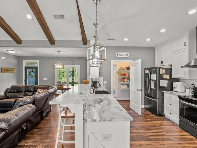 $475,000 | 937 Neal Road, Belvidere, TN 37306