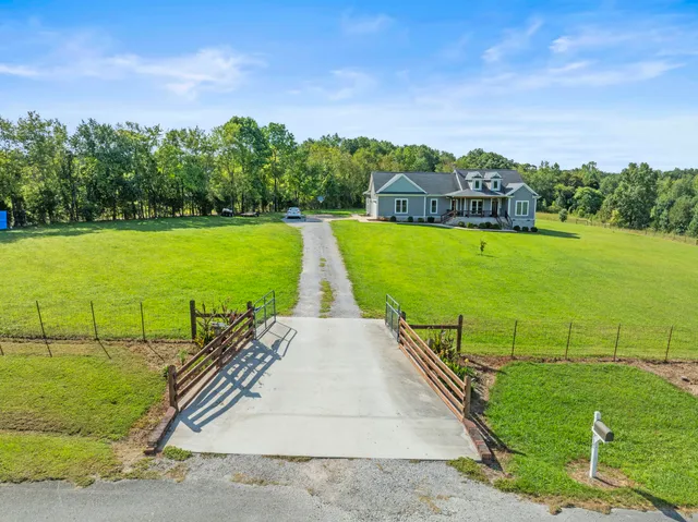 $475,000 | 937 Neal Road, Belvidere, TN 37306
