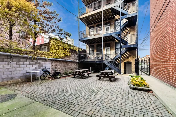 $3,300 | 320 West Evergreen Avenue, Unit G, Chicago, IL 60610