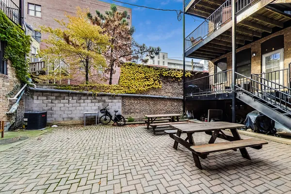 $3,300 | 320 West Evergreen Avenue, Unit G, Chicago, IL 60610