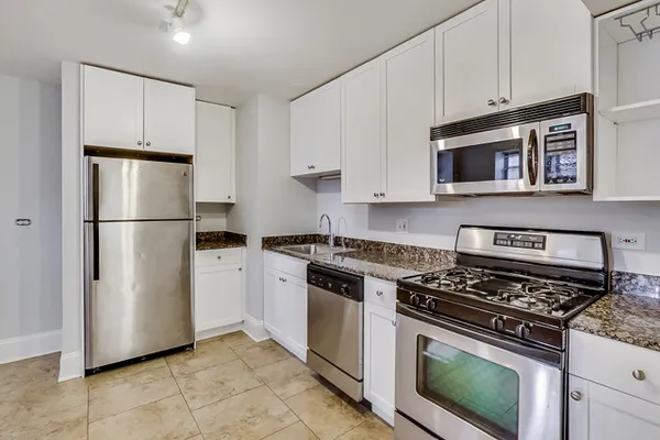 $3,300 | 320 West Evergreen Avenue, Unit G, Chicago, IL 60610