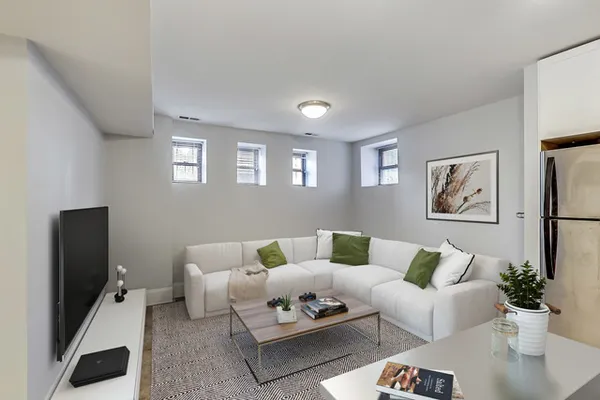 $3,300 | 320 West Evergreen Avenue, Unit G, Chicago, IL 60610