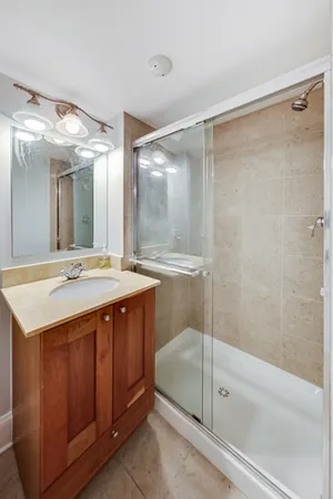$3,300 | 320 West Evergreen Avenue, Unit G, Chicago, IL 60610