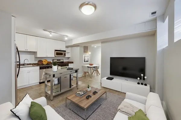 $3,300 | 320 West Evergreen Avenue, Unit G, Chicago, IL 60610