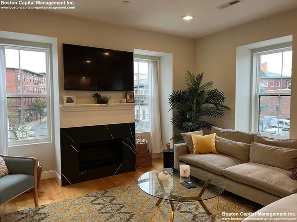 $3,895 | 14 Williams Street, Unit 4, Chelsea, MA 02150