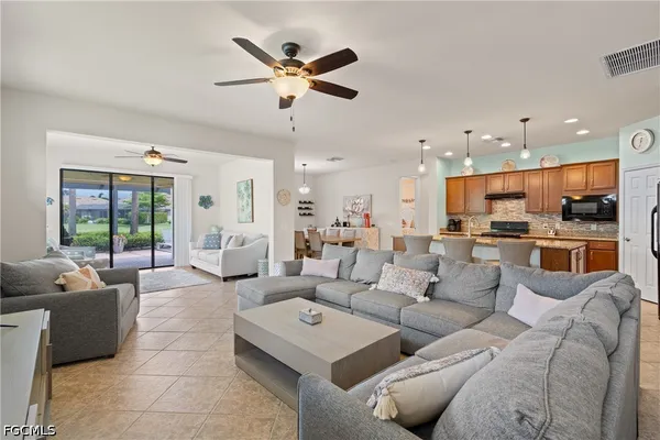 $799,900 | 7022 Live Oak Drive, Naples, FL 34114
