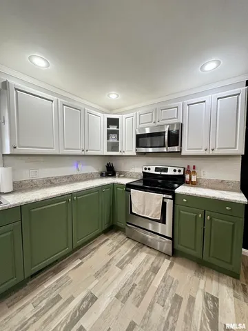 $227,500 | 15 Forest Park East, Jacksonville, IL 62650