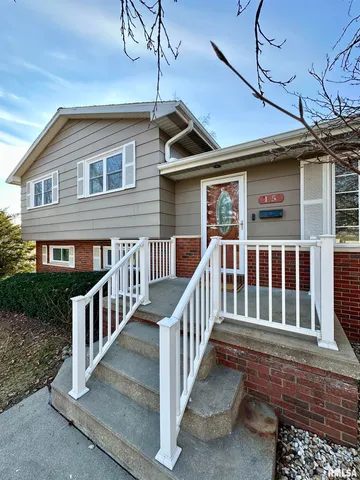 $227,500 | 15 Forest Park East, Jacksonville, IL 62650