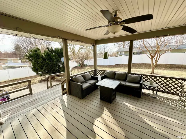 $227,500 | 15 Forest Park East, Jacksonville, IL 62650