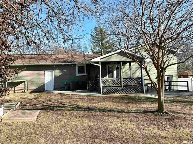$227,500 | 15 Forest Park East, Jacksonville, IL 62650