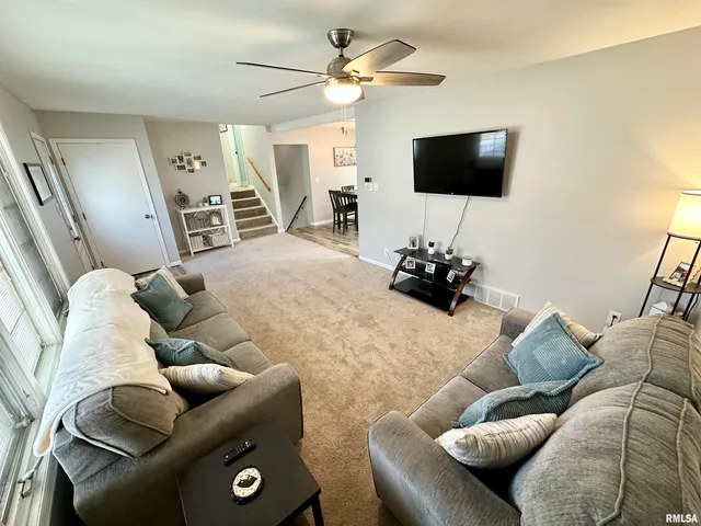 $227,500 | 15 Forest Park East, Jacksonville, IL 62650