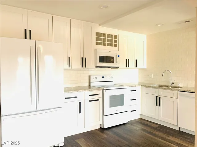 $900 | 595 South Royal Crest Circle, Unit 16, Las Vegas, NV 89169