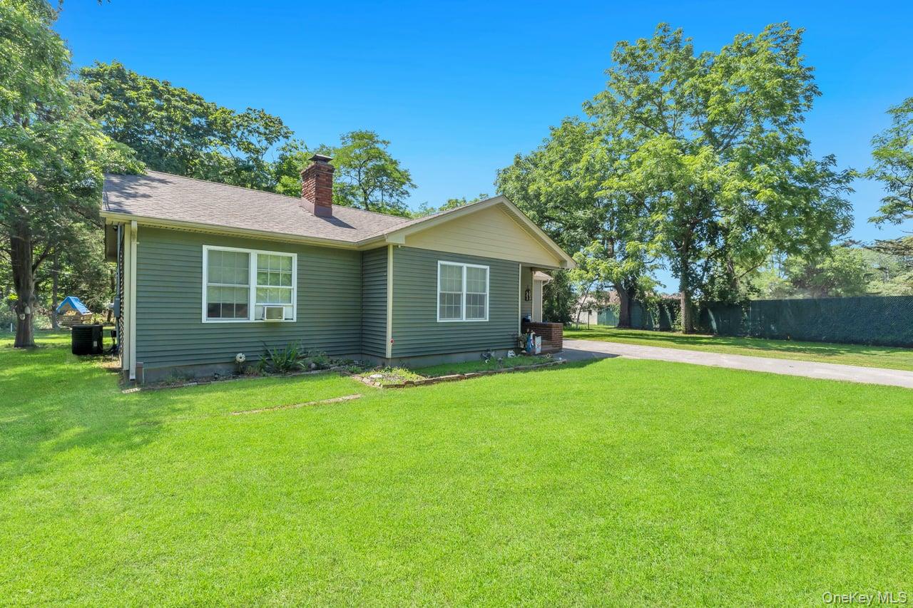 430 Yaphank Middle Island Road Yaphank, NY 11980 - Photo 5 of 31