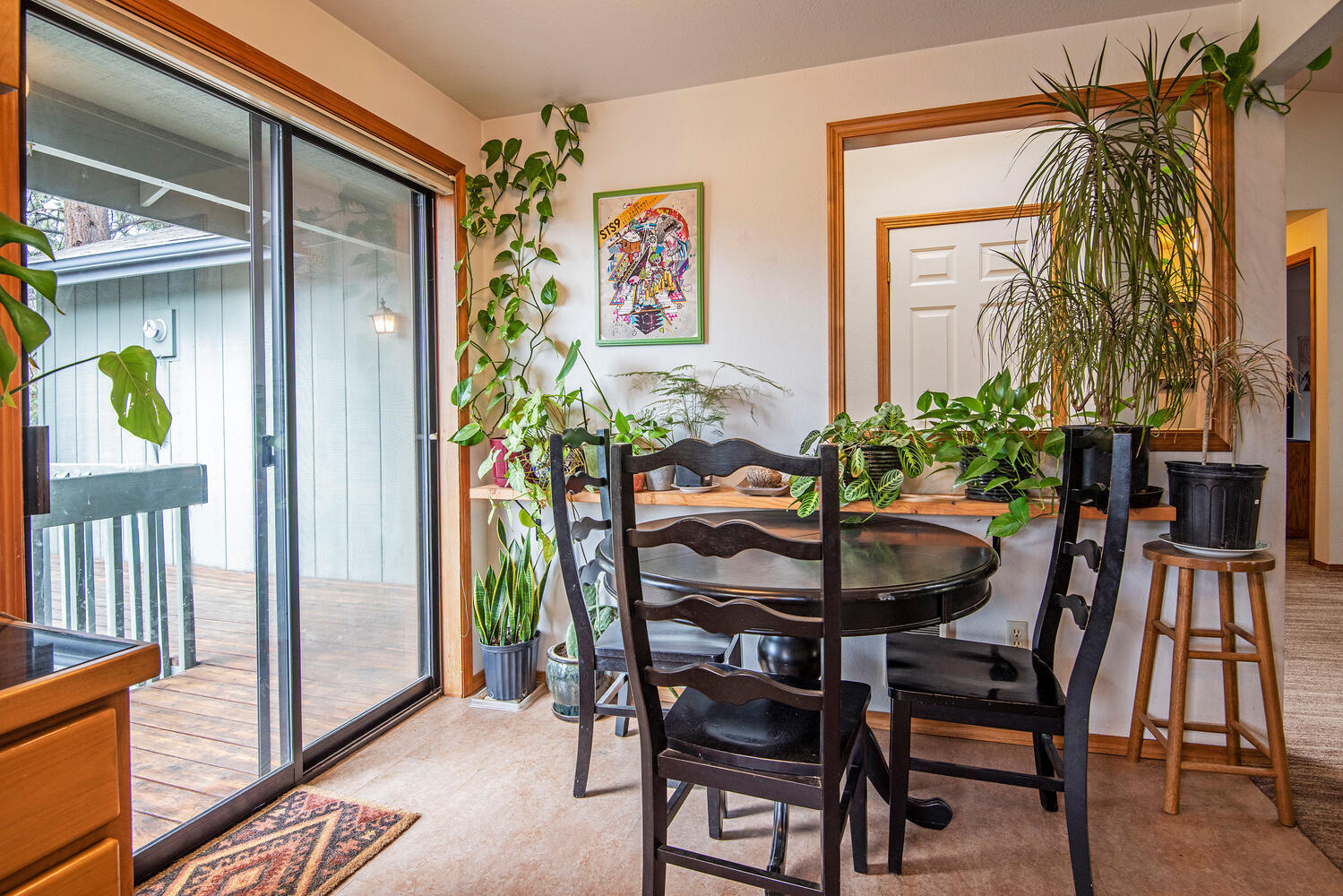 1906 Southwest Forest Ridge Avenue Bend, OR 97702 - Photo 7 of 19 Breakfast nook
