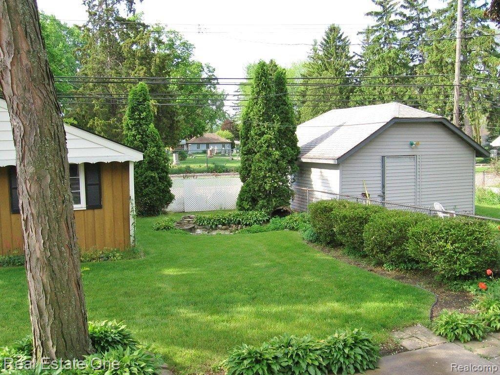 8336 Harding Street Center Line, MI 48015 - Photo 5 of 9 3.JPG