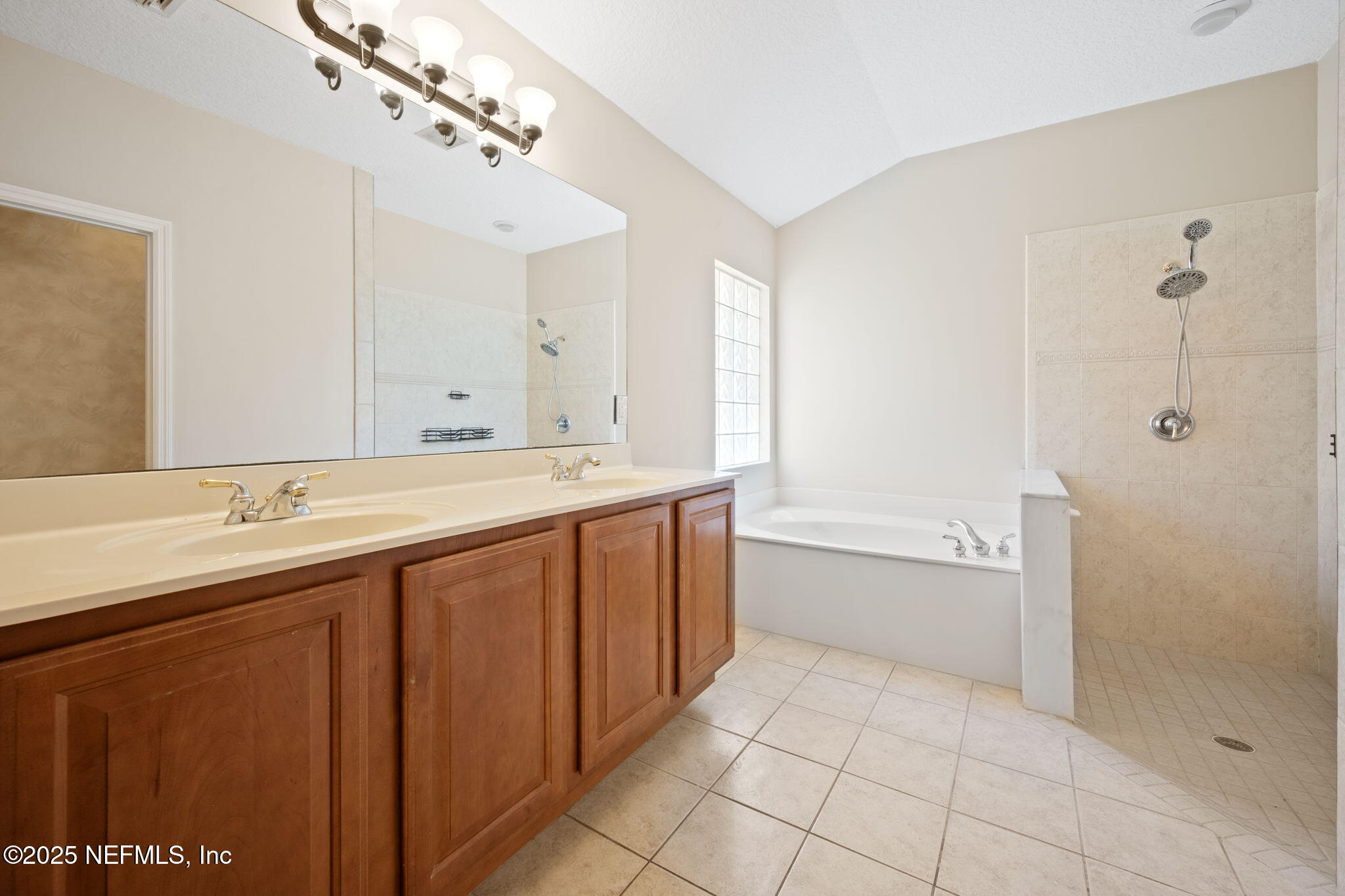 96316 Ridgewood Circle Fernandina Beach, FL 32034 - Photo 19 of 32 a bathroom with a tub sink and mirror