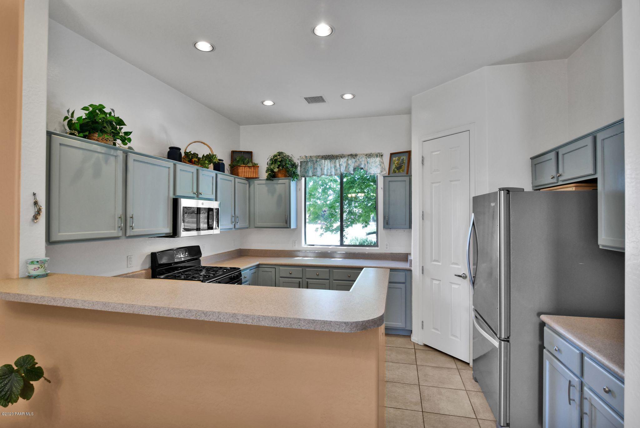 4762 Edgemont Road Prescott Valley, AZ 86314 - Photo 8 of 36 a kitchen with stainless steel appliances granite countertop a refrigerator and a sink