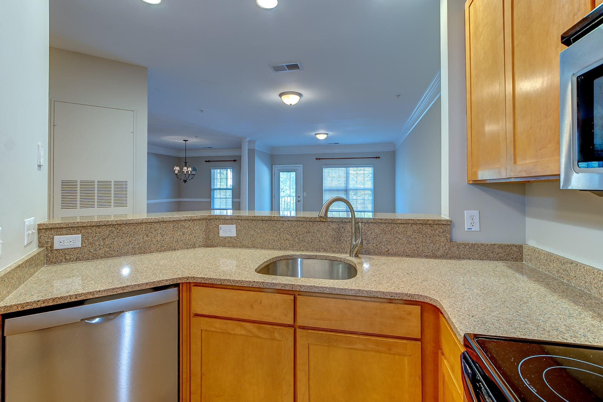 1318 Basildon Road Mount Pleasant, SC 29466 - Photo 3 of 31 Kitchen