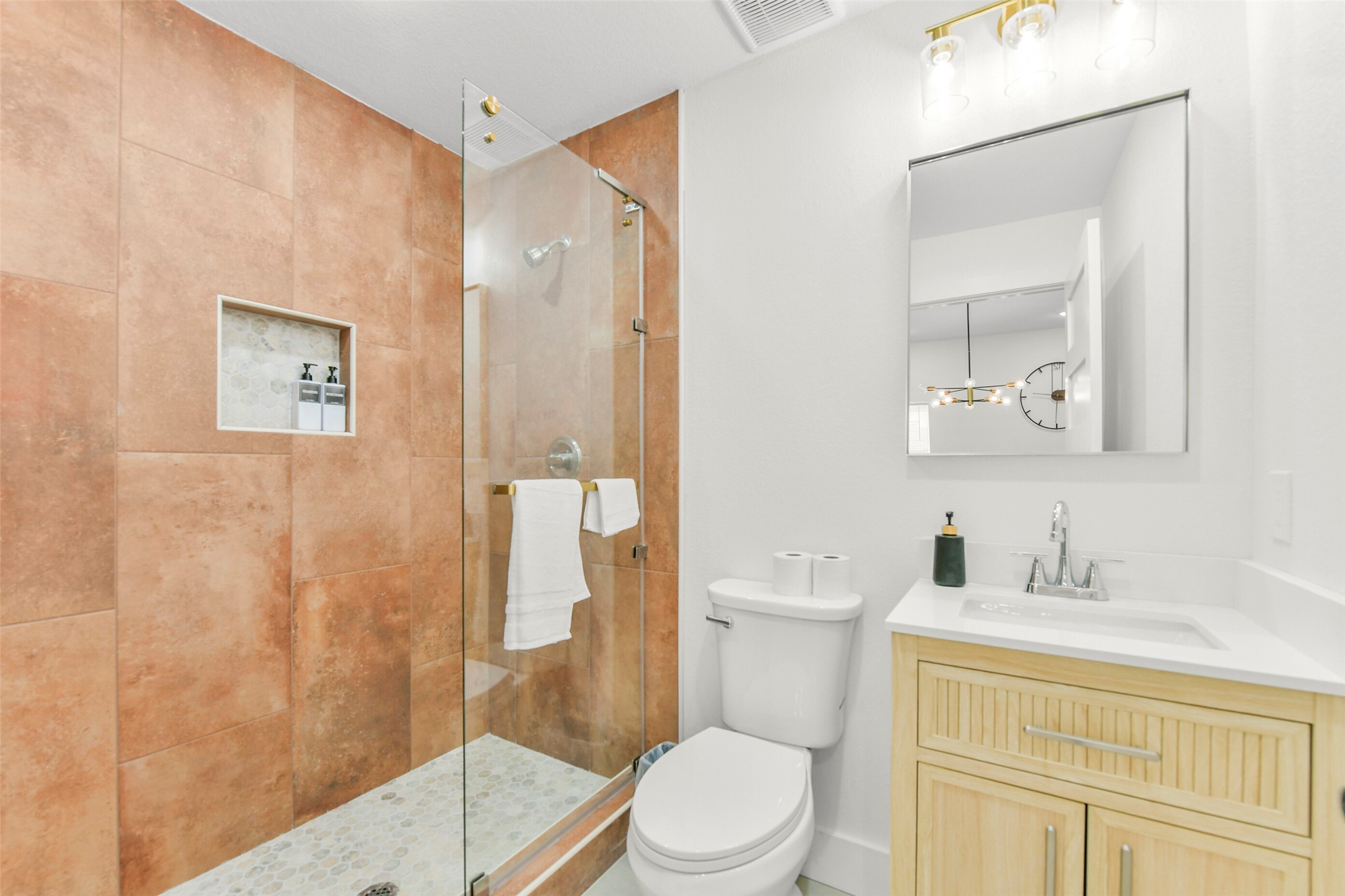 7103 Long Point Road, Unit B Houston, TX 77055 - Photo 14 of 16 Gallery Image 14