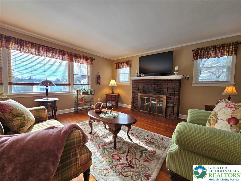 2737 Spring Garden Street Easton, PA 18045 - Photo 4 of 35 Living roomm