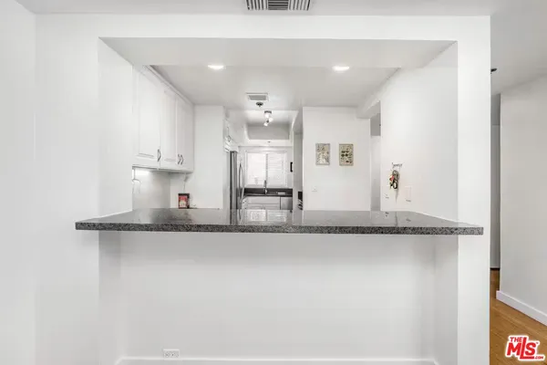 $6,700 | 2960 Neilson Way, Unit 203, Santa Monica, CA 90405