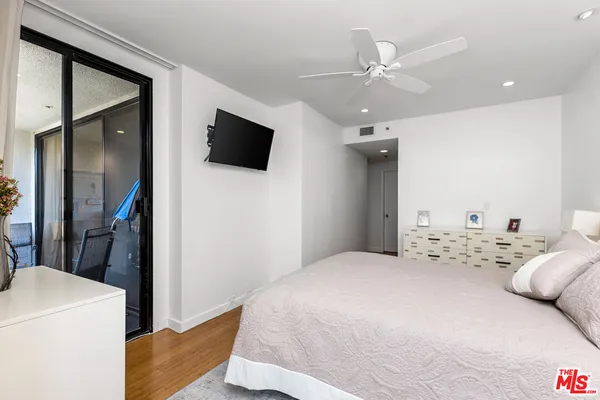 $6,700 | 2960 Neilson Way, Unit 203, Santa Monica, CA 90405