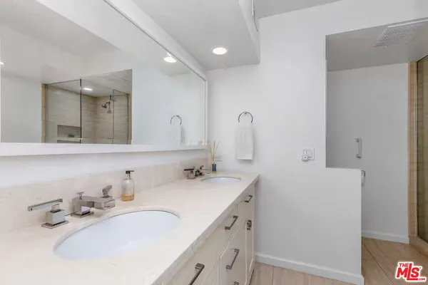$6,700 | 2960 Neilson Way, Unit 203, Santa Monica, CA 90405
