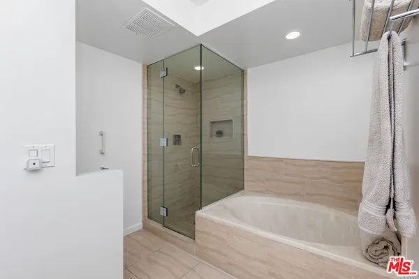 $6,700 | 2960 Neilson Way, Unit 203, Santa Monica, CA 90405