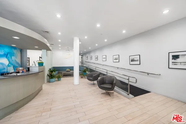 $6,700 | 2960 Neilson Way, Unit 203, Santa Monica, CA 90405