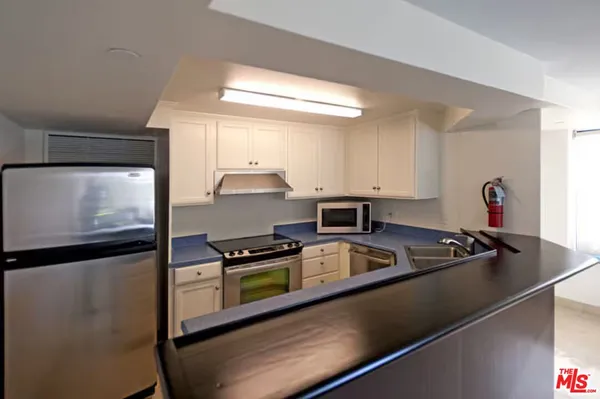 $6,700 | 2960 Neilson Way, Unit 203, Santa Monica, CA 90405