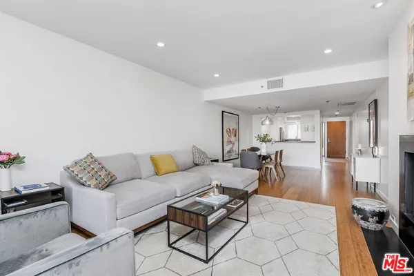 $6,700 | 2960 Neilson Way, Unit 203, Santa Monica, CA 90405